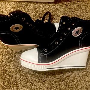 Wedge tennis shoes never worn